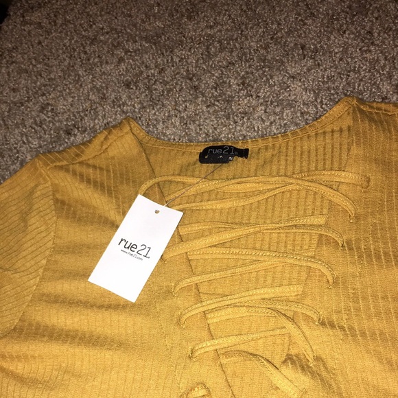 Laced top - Picture 2 of 2